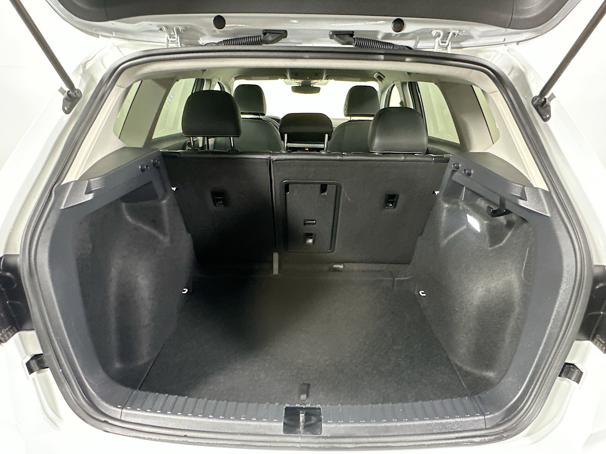 Used 2024 Volkswagen Taos SE image 31