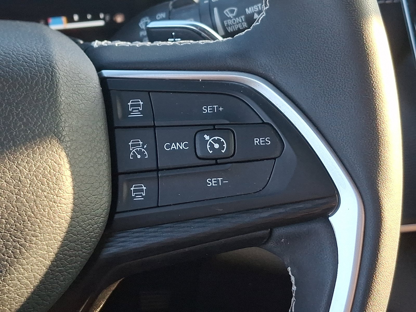 Used 2023 Jeep Grand Cherokee Altitude AWD/4WD image 21