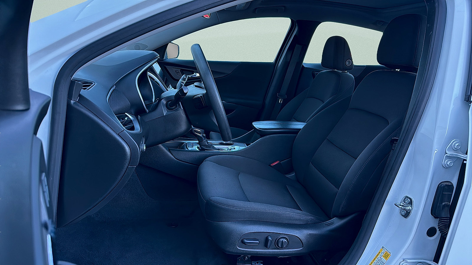 Used 2024 Chevrolet Malibu LT FWD image 23