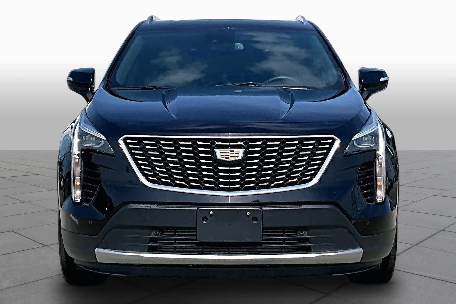 Used 2023 Cadillac XT4 Premium Luxury w/ Cold Weather Package FWD image 3