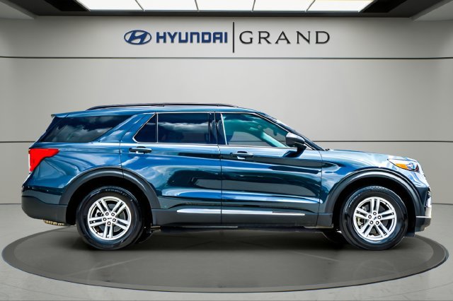 Used 2024 Ford Explorer XLT RWD image 7