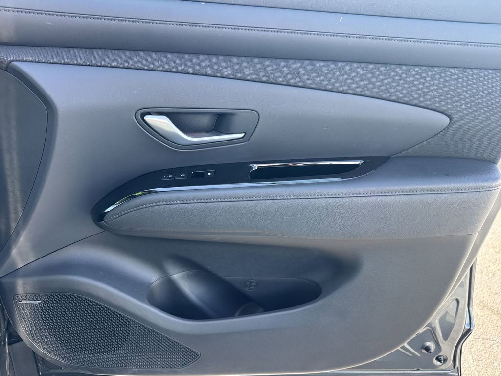 Used 2025 Hyundai Tucson Limited image 14