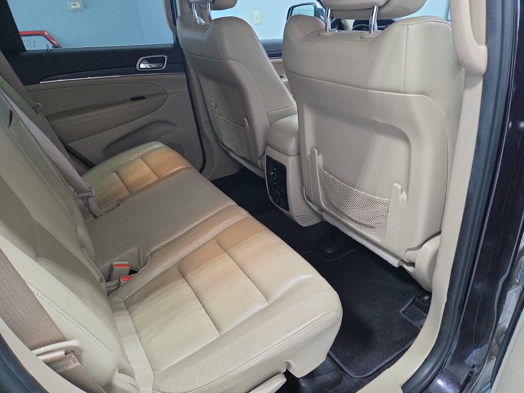 Used 2019 Jeep Grand Cherokee Limited AWD/4WD image 17