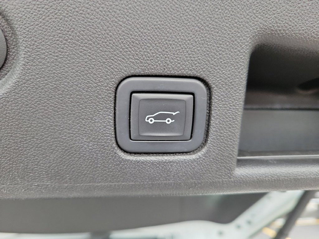 Used 2024 Chevrolet Equinox LT FWD image 13