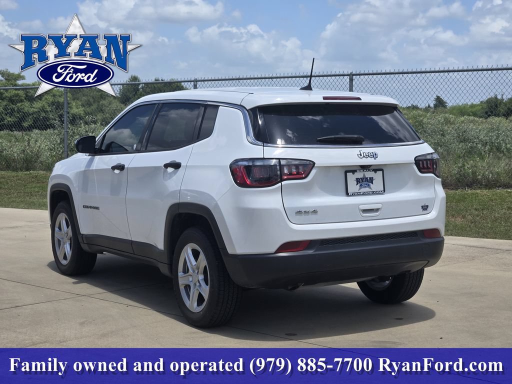 Used 2024 Jeep Compass Sport AWD/4WD image 3