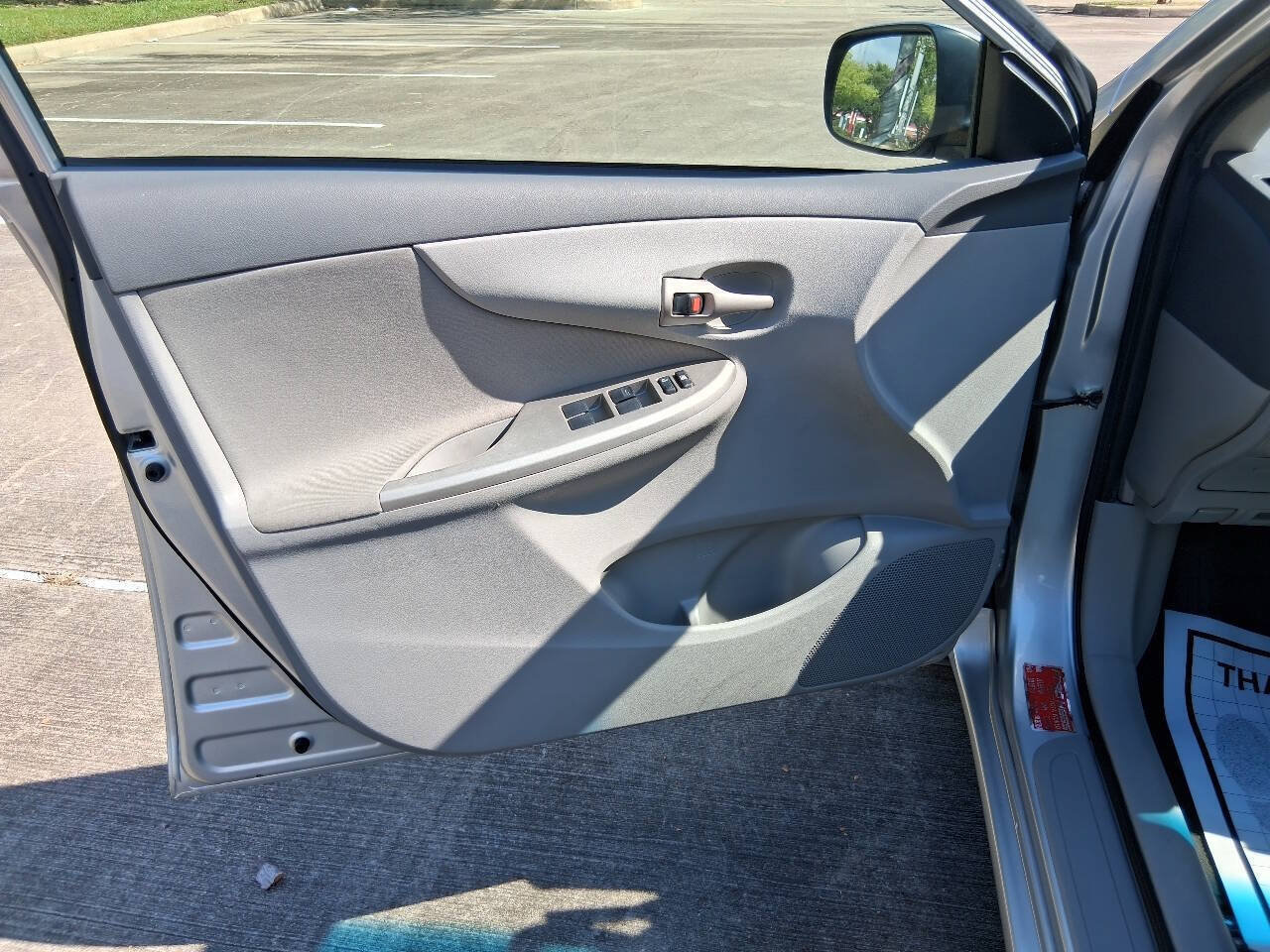 Used 2010 Toyota Corolla LE FWD image 25