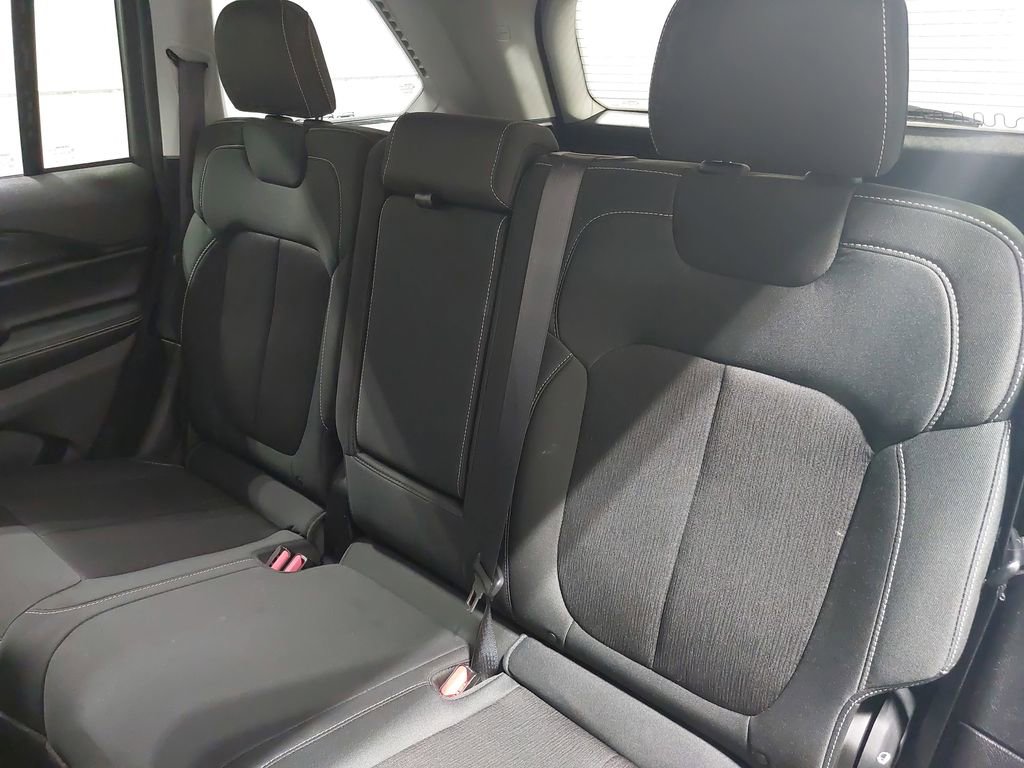 Used 2023 Jeep Grand Cherokee Laredo image 13