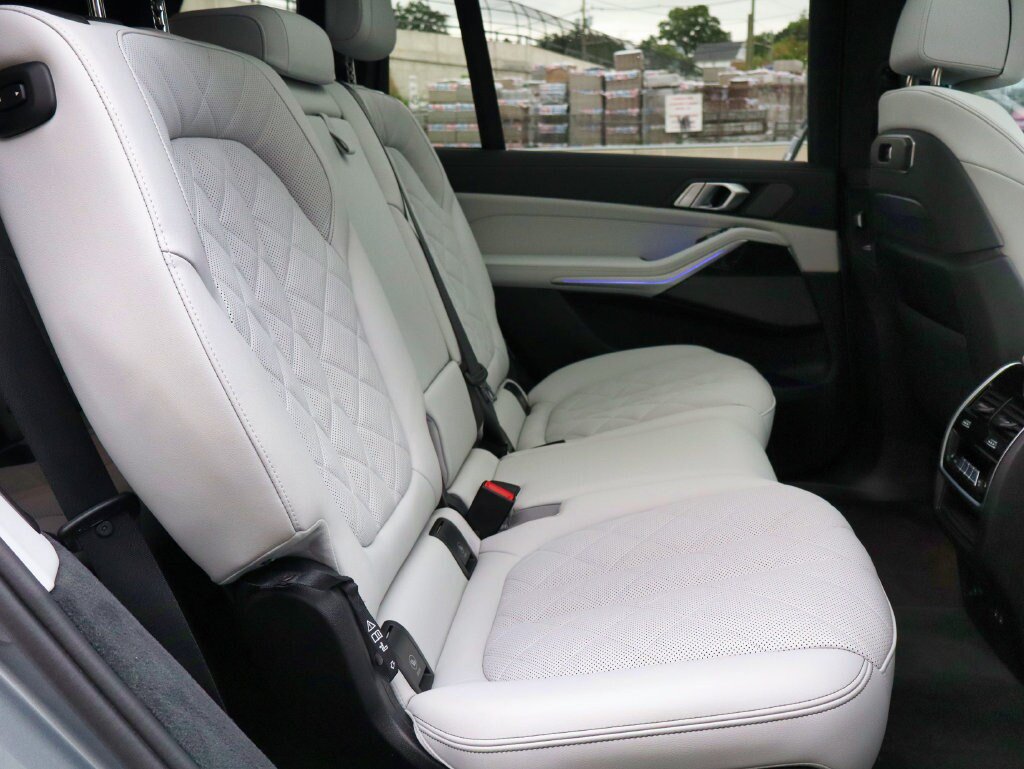 Used 2025 BMW X7 xDrive40i w/ M Sport Package AWD/4WD image 46