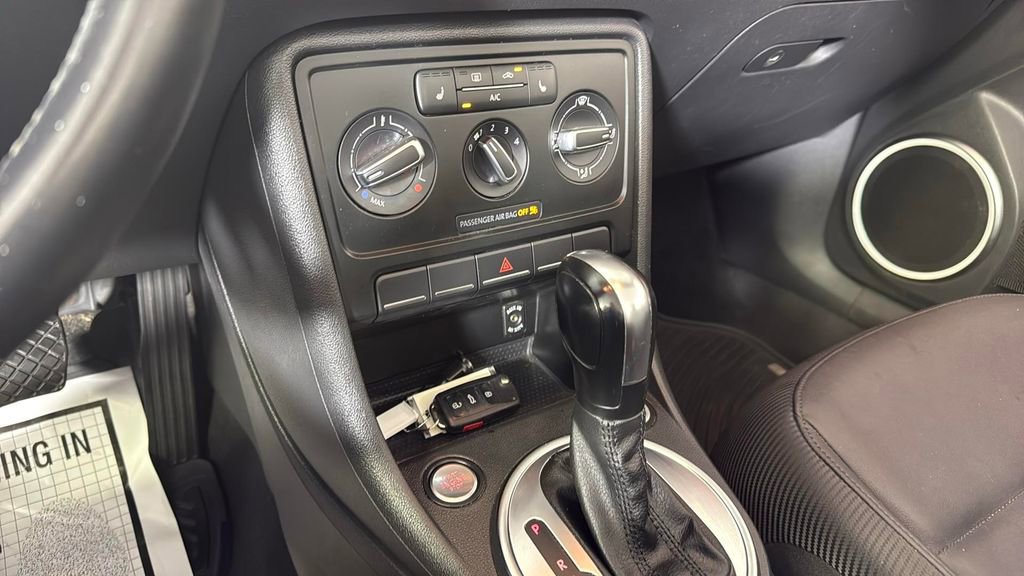 Used 2013 Volkswagen Beetle 2.5 image 25