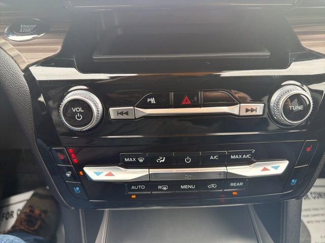 Used 2024 Ford Explorer Limited AWD/4WD image 24