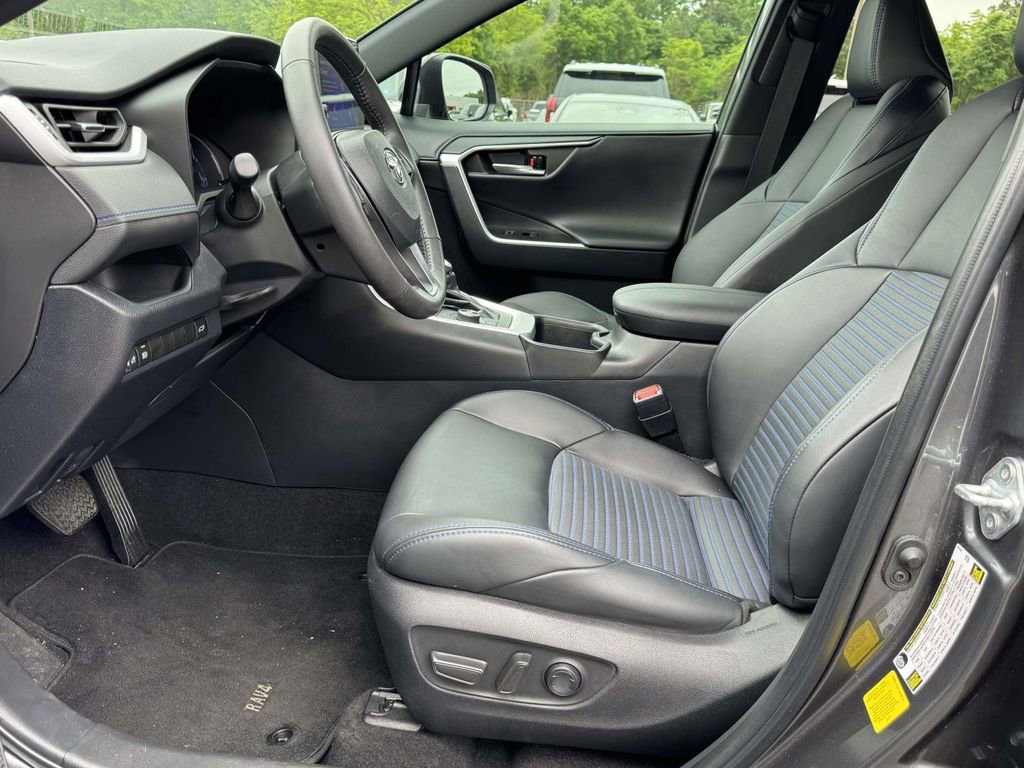 Used 2023 Toyota RAV4 XSE AWD/4WD image 19