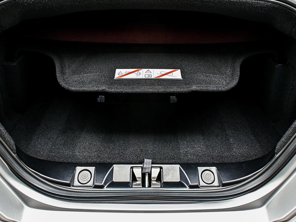 Used 2025 Ferrari Roma Spider RWD image 38
