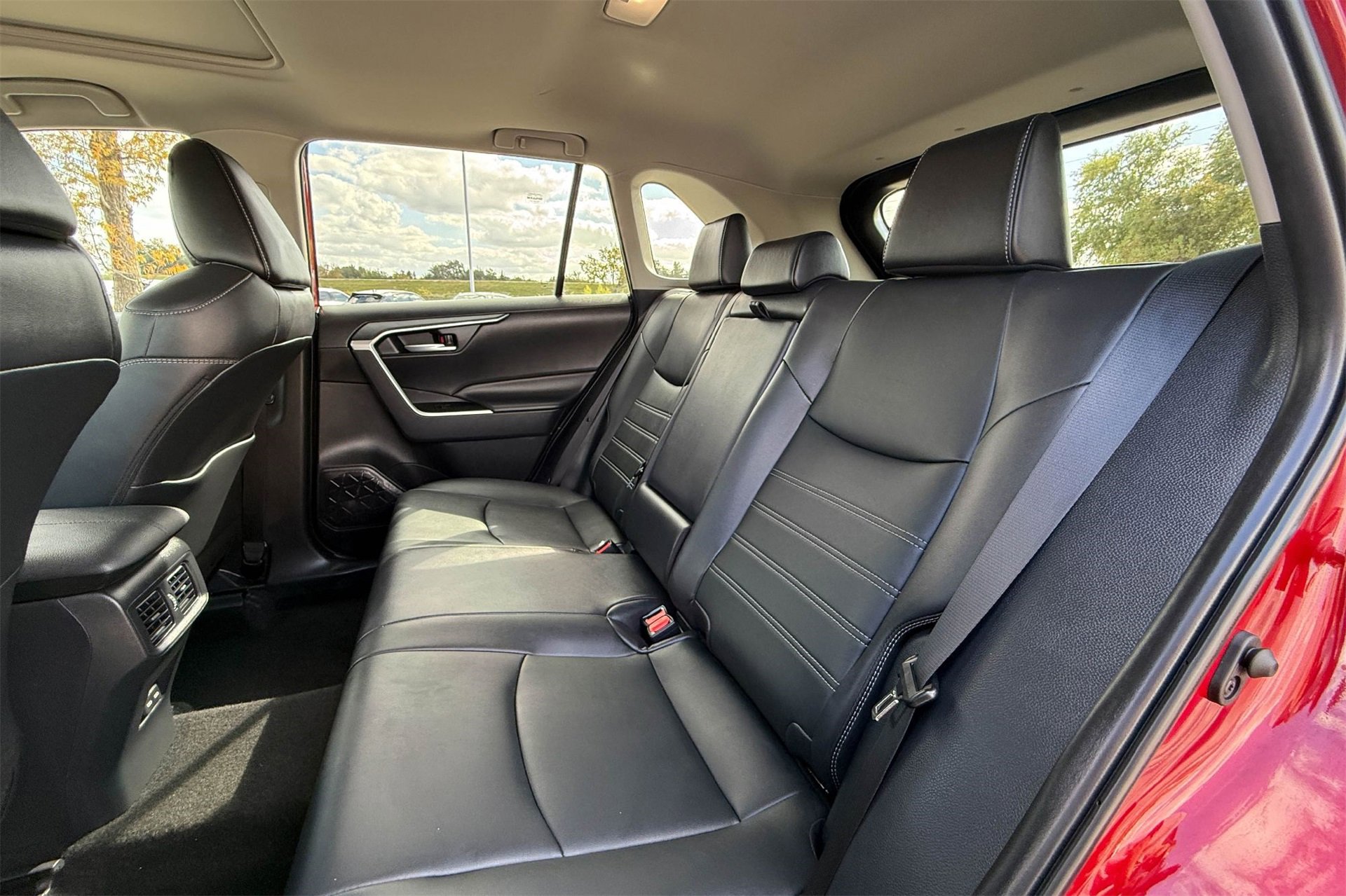 Used 2025 Toyota RAV4 XLE Premium image 13