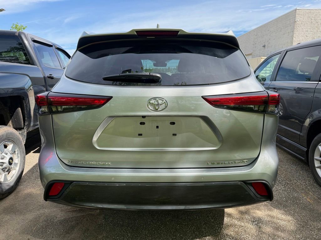 Used 2022 Toyota Highlander Limited AWD/4WD image 3