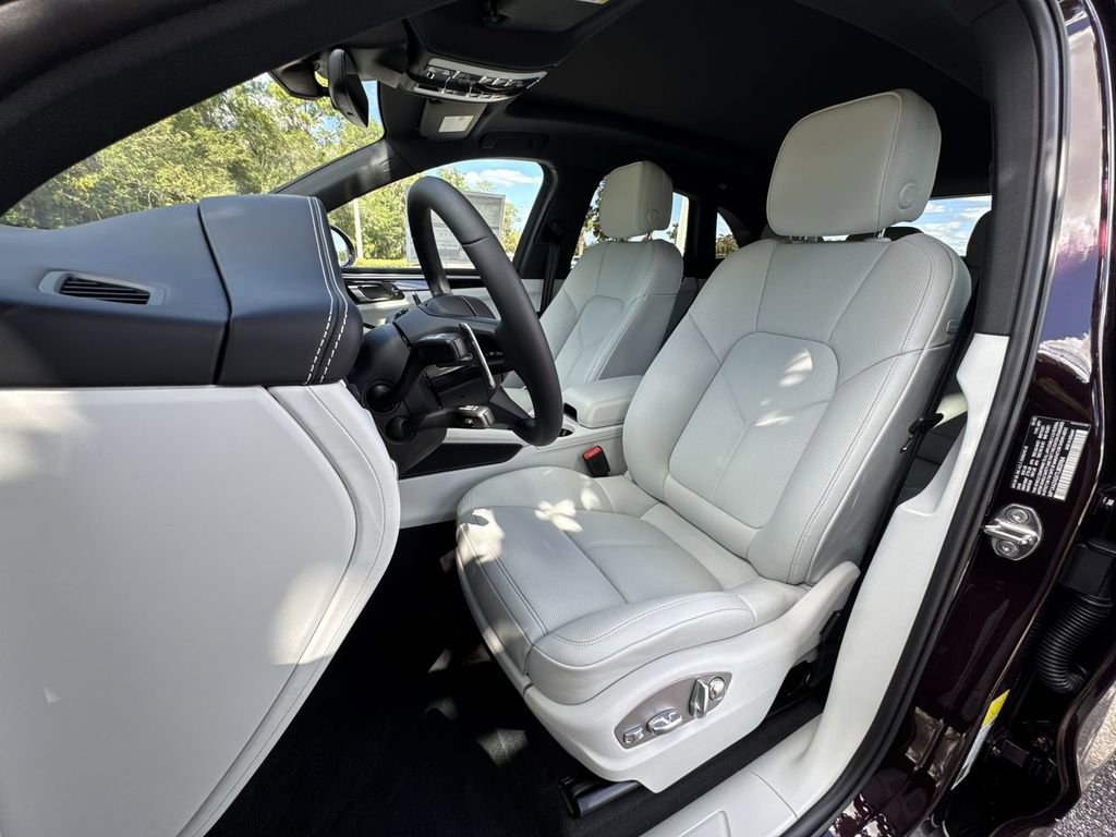 New 2026 Porsche Macan image 13