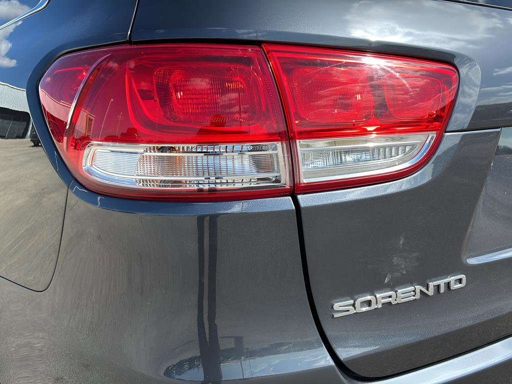Used 2018 Kia Sorento FWD image 30