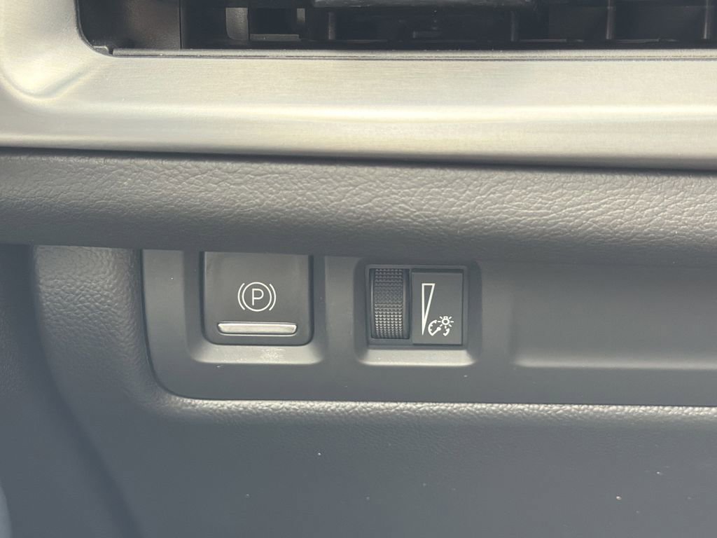 Used 2025 Cadillac XT4 Premium Luxury image 26