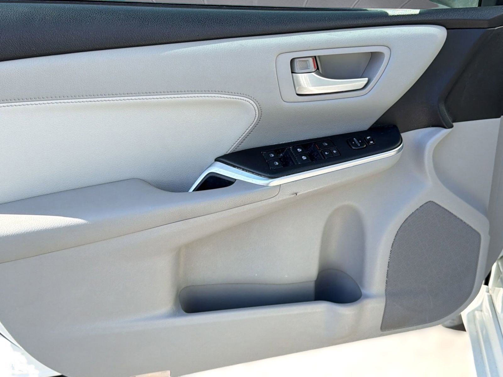 Used 2015 Toyota Camry XLE FWD image 13