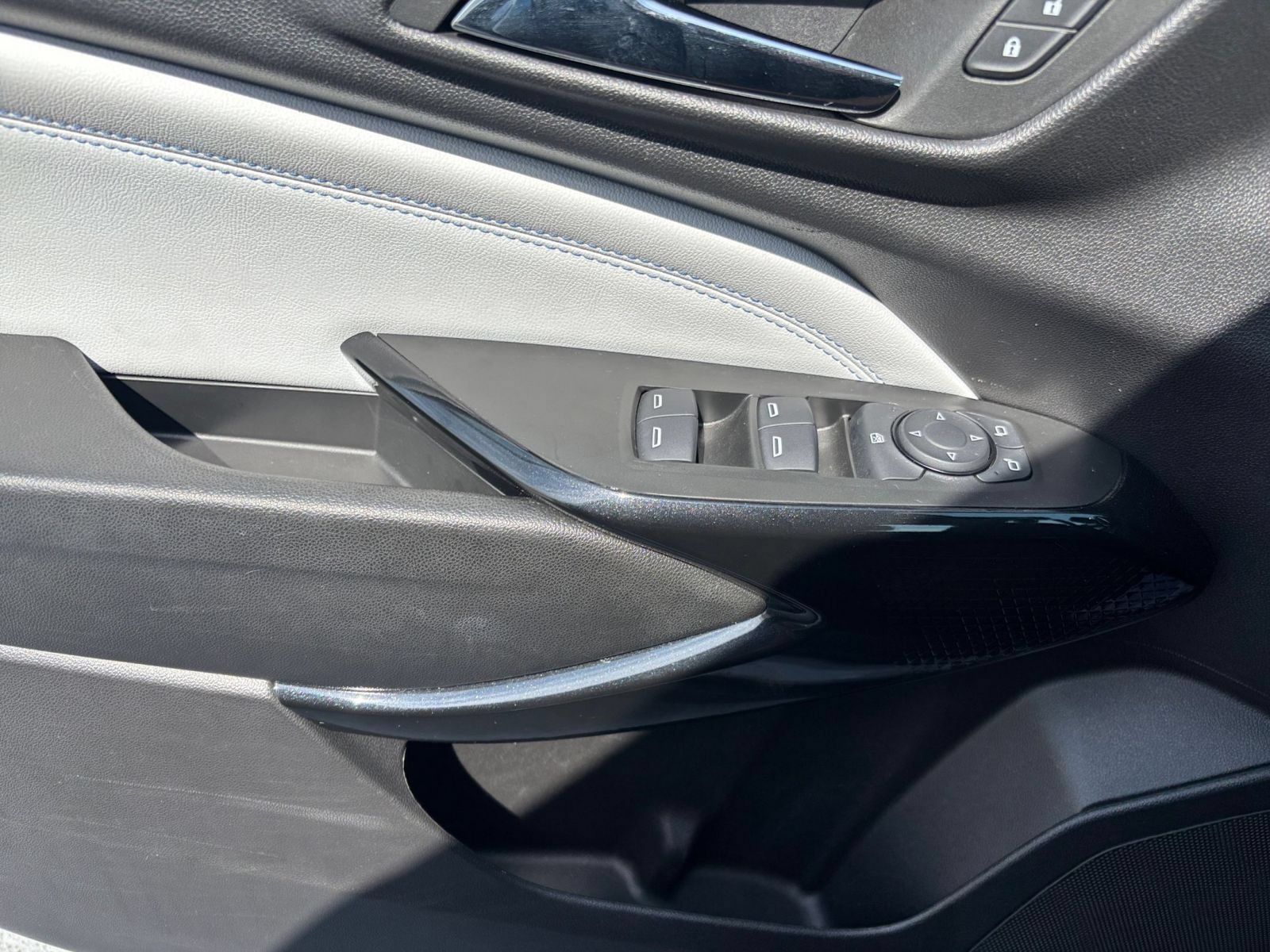 Used 2025 Chevrolet Trax LT FWD image 18