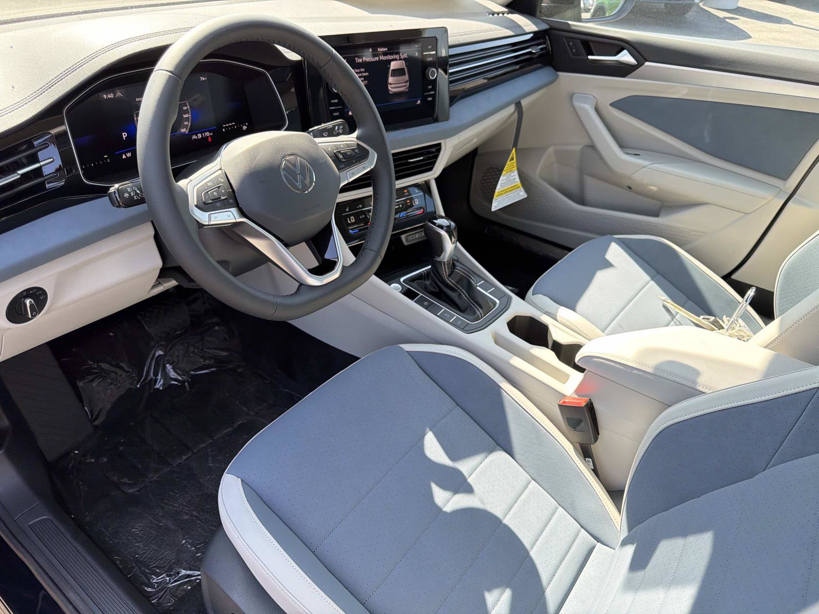 New 2026 Volkswagen Jetta SE FWD image 13