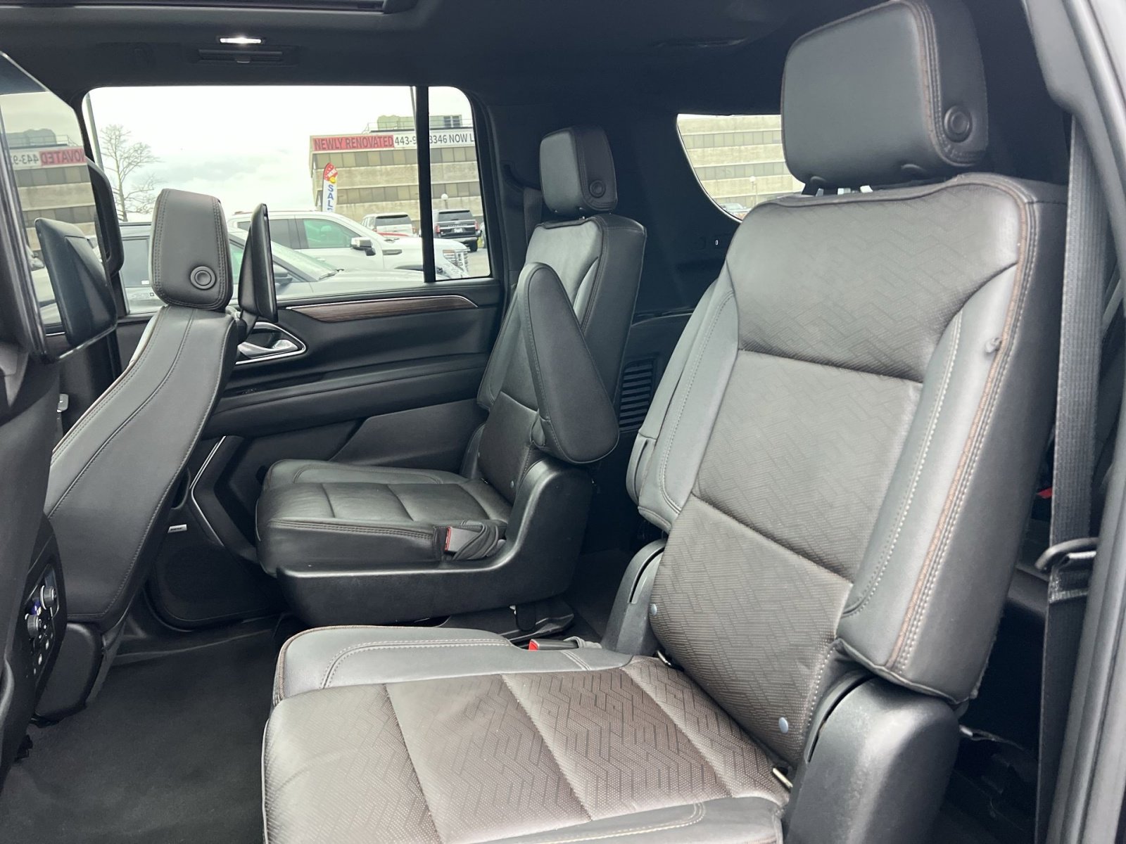 Used 2023 Chevrolet Suburban High Country image 25