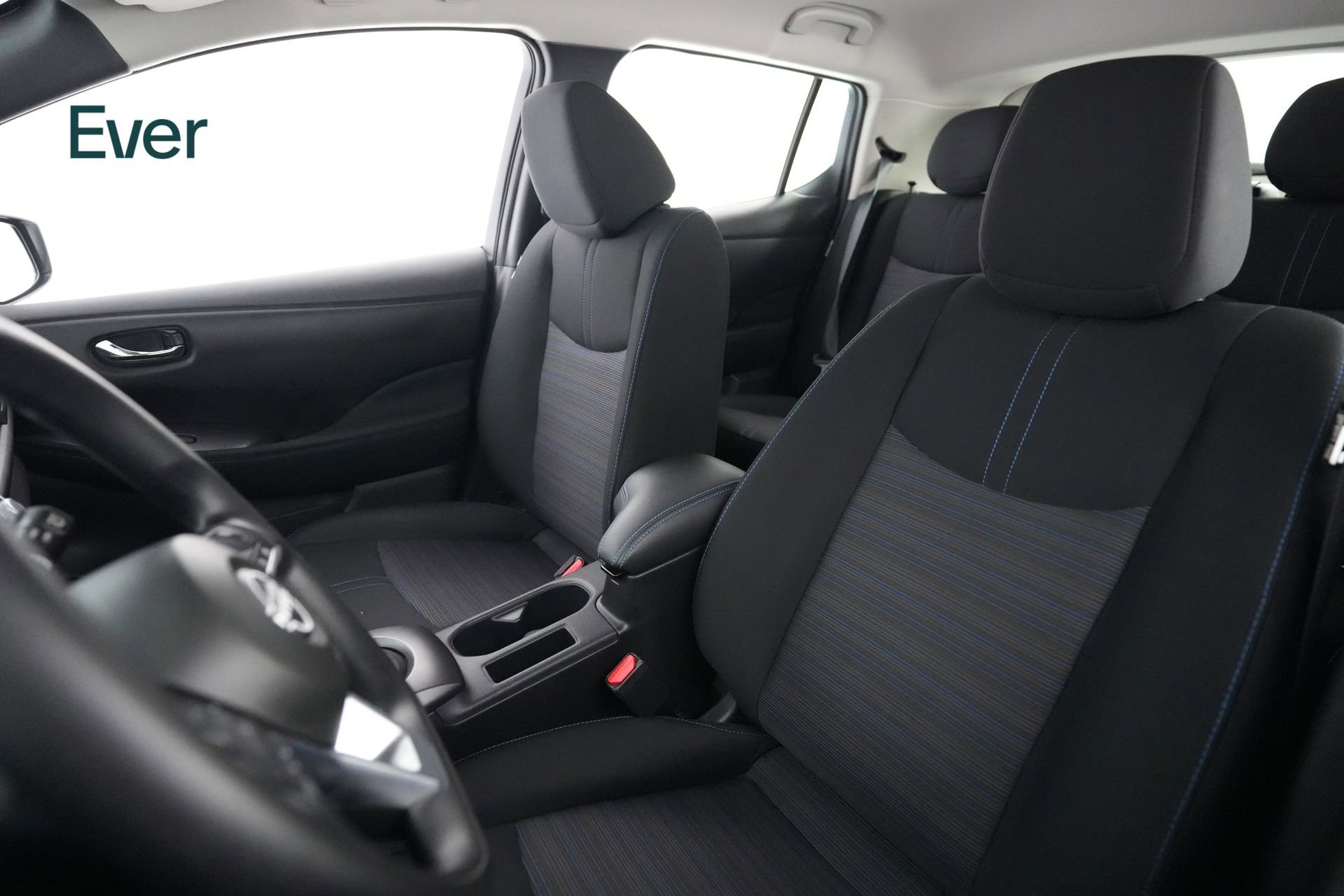Used 2025 Nissan Leaf S FWD image 4