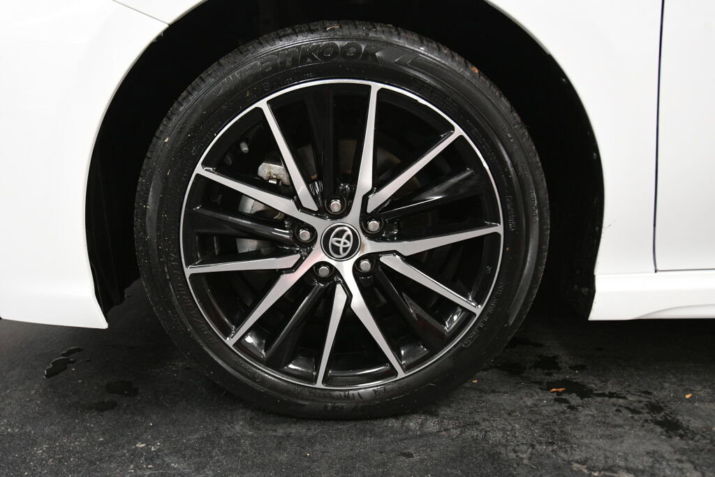 Used 2024 Toyota Camry SE image 31