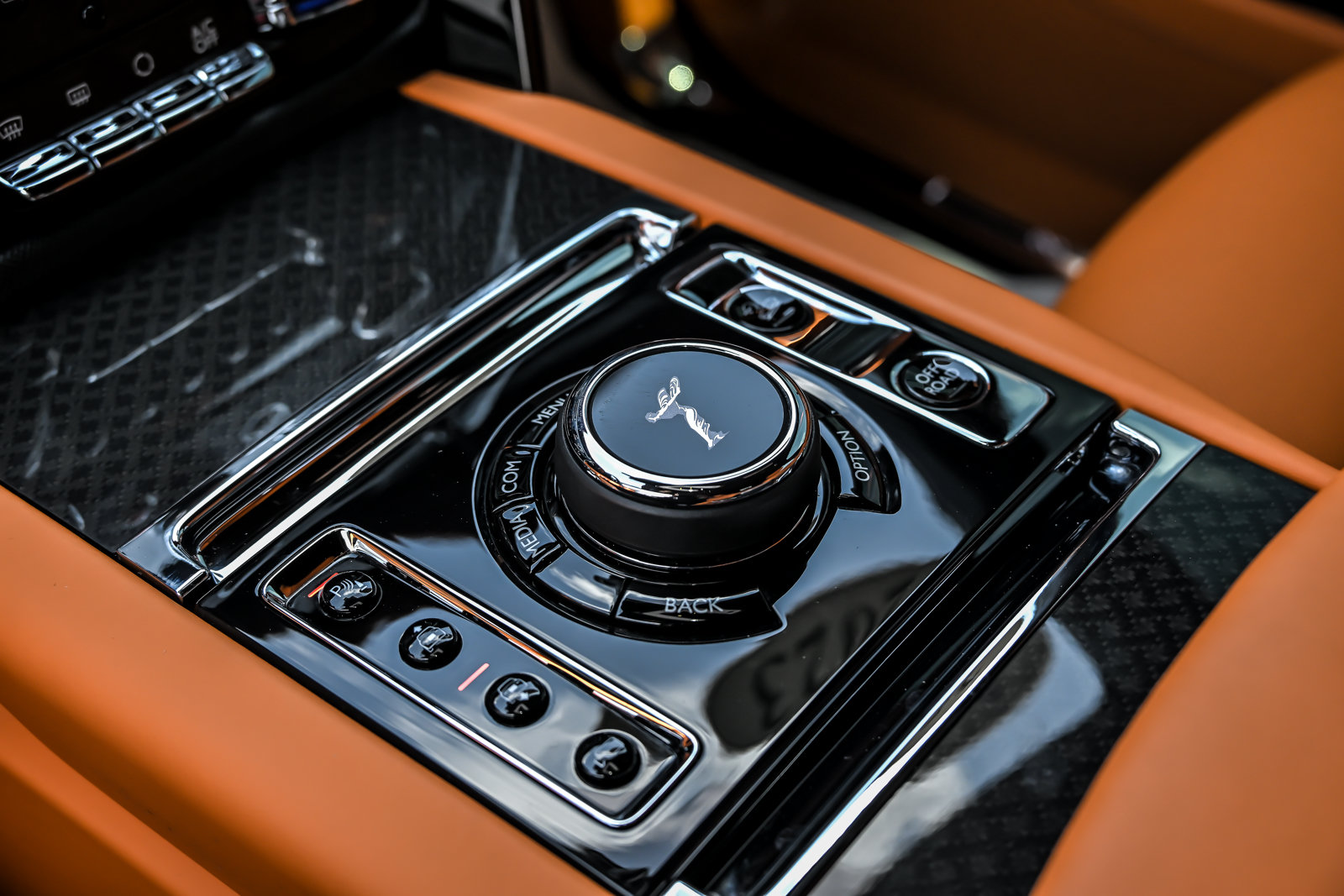 Used 2023 Rolls-Royce Cullinan Black Badge AWD/4WD image 37