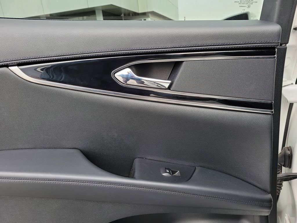 Certified 2023 Lincoln Nautilus AWD w/ Premium Package image 14