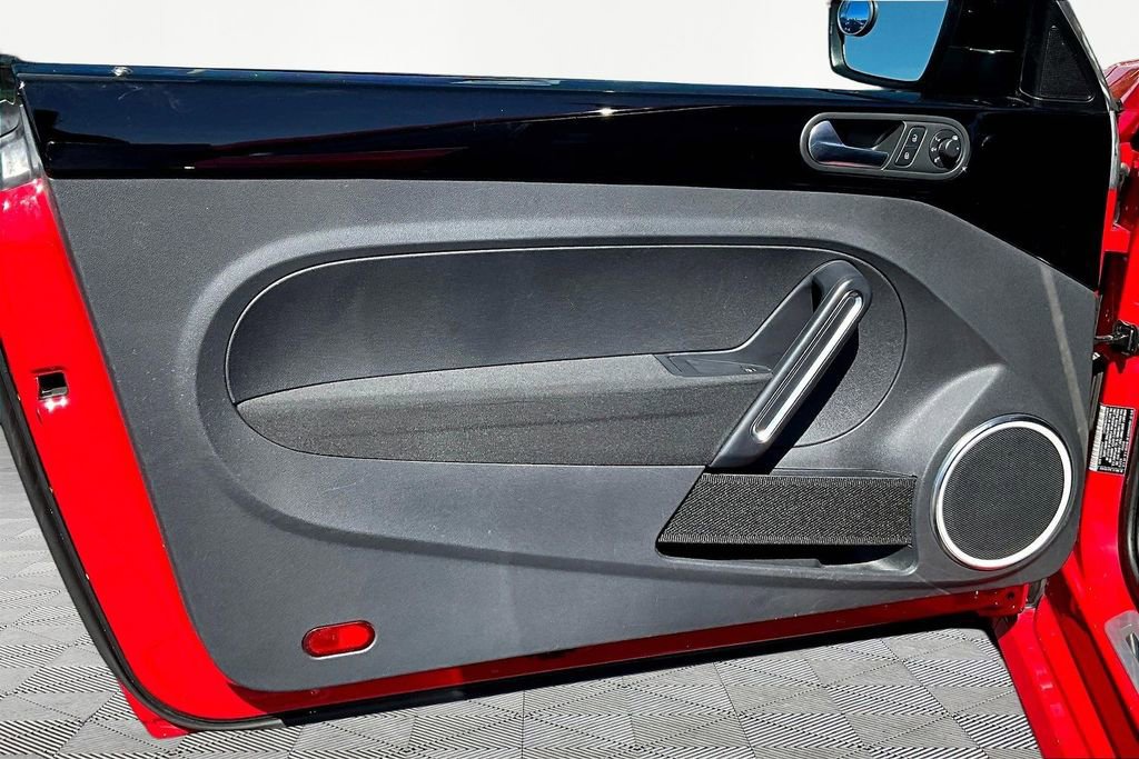 Used 2014 Volkswagen Beetle R-Line image 17