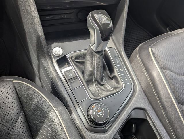 Certified 2022 Volkswagen Tiguan SEL R-Line image 24