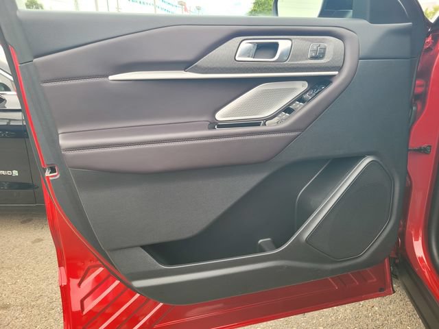 Used 2025 Ford Explorer Platinum AWD/4WD image 16