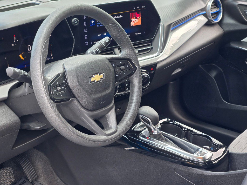 Certified 2025 Chevrolet Trax LT FWD image 23