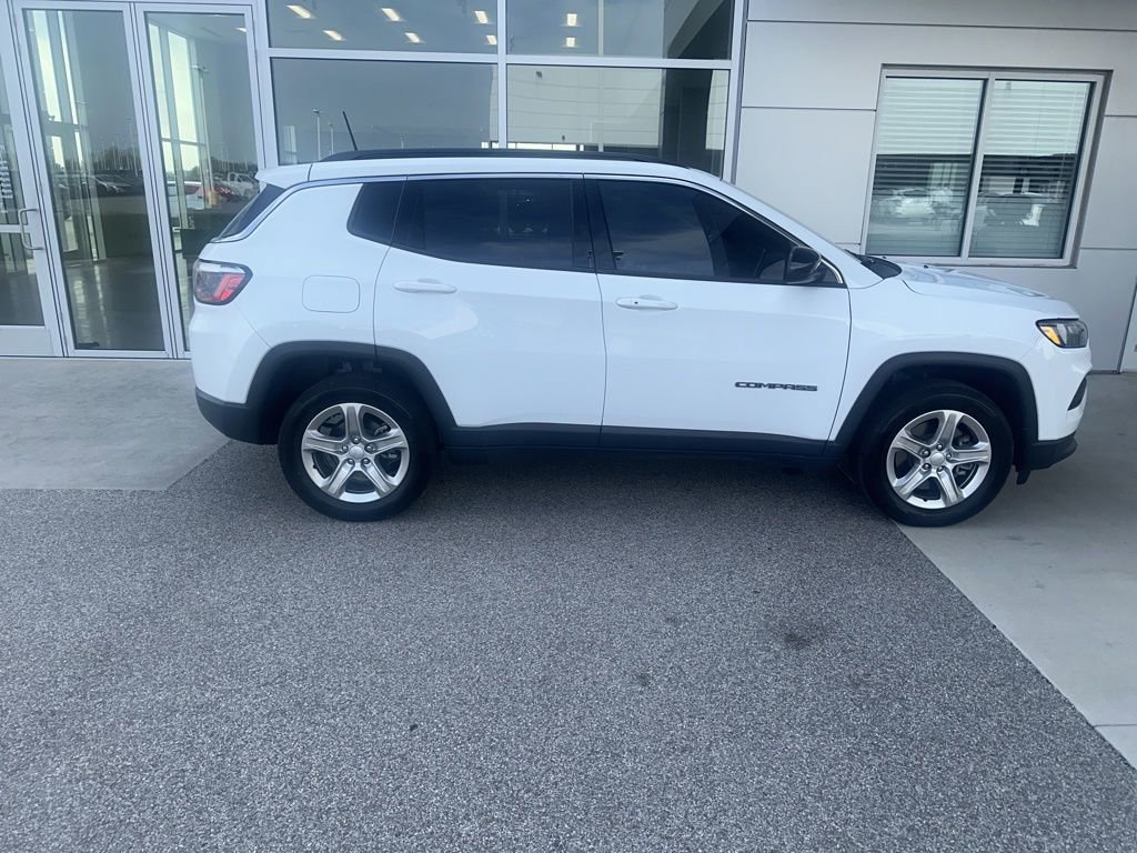 Used 2023 Jeep Compass Latitude image 5