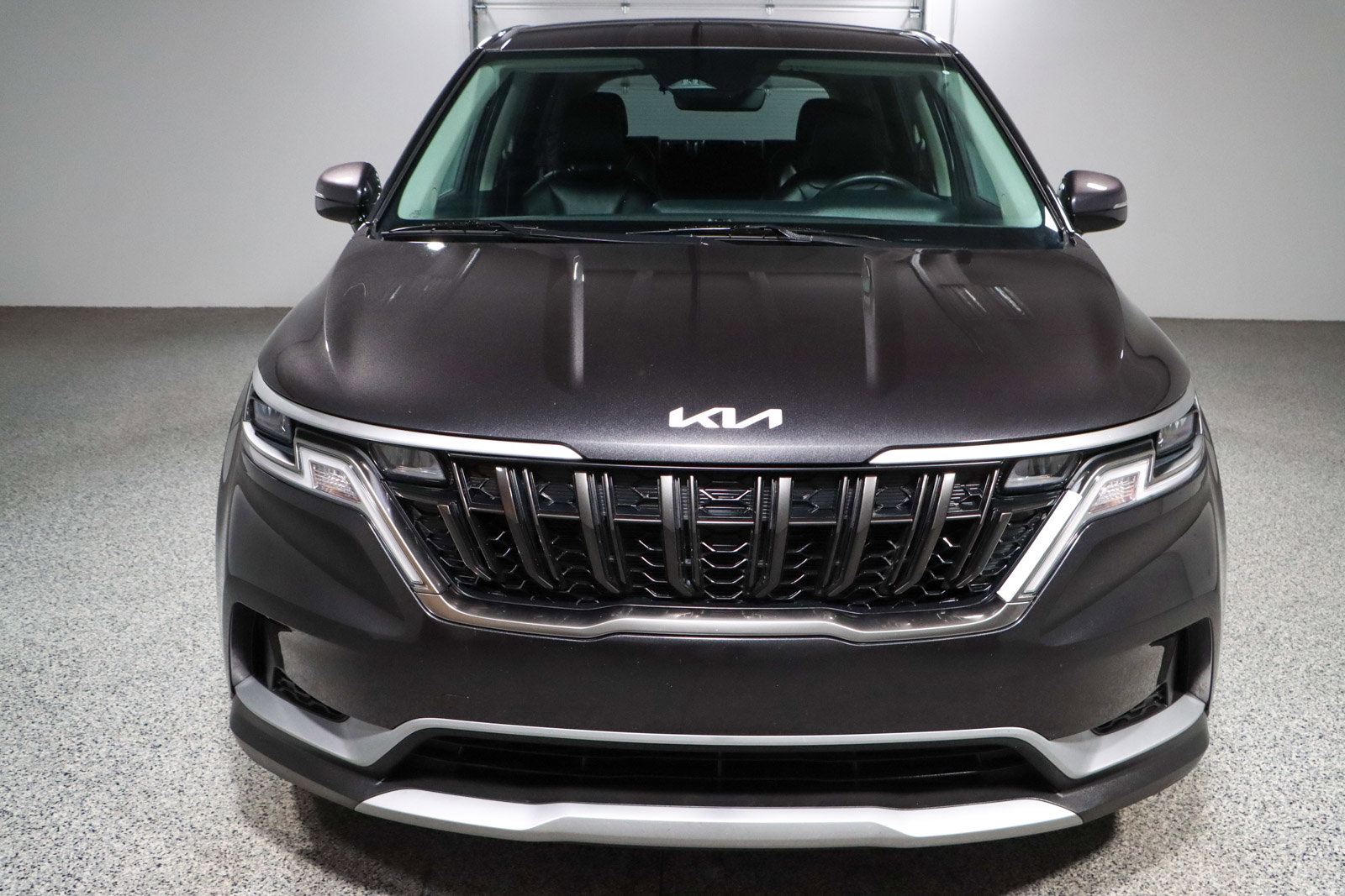 Used 2024 Kia Carnival LX image 4