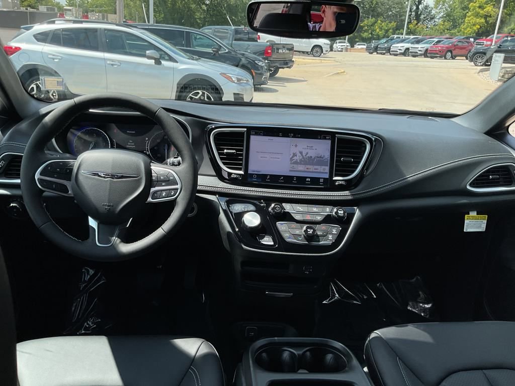 New 2026 Chrysler Pacifica Select image 14