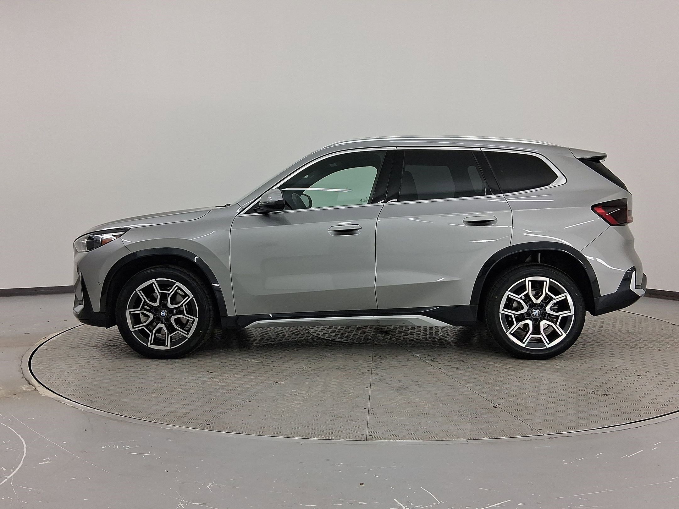 Used 2025 BMW X1 xDrive28i image 2