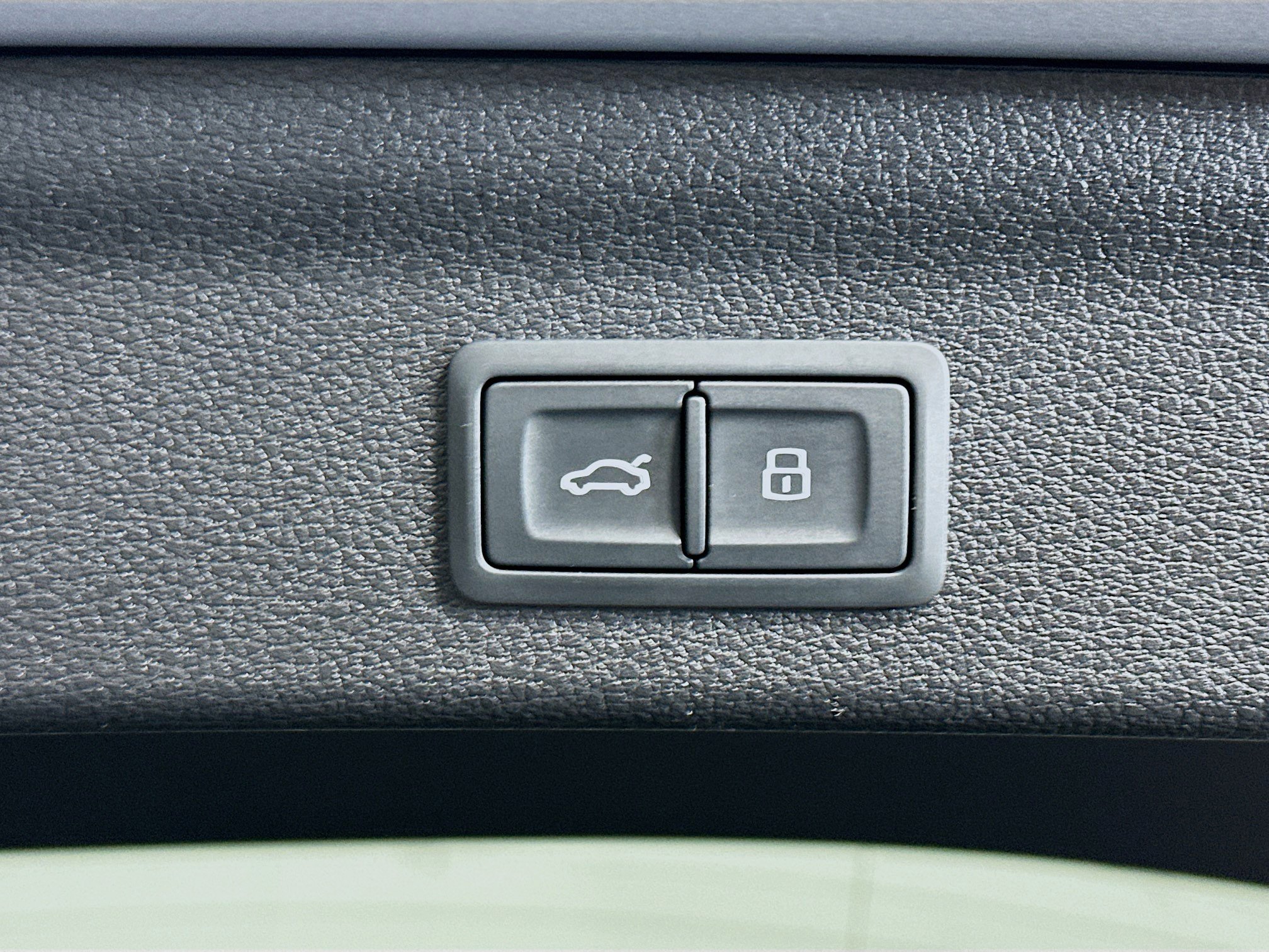 Used 2020 Audi Q3 2.0T Premium w/ Convenience Package image 29