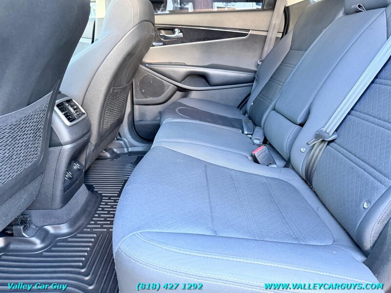 Used 2016 Kia Sorento FWD image 17