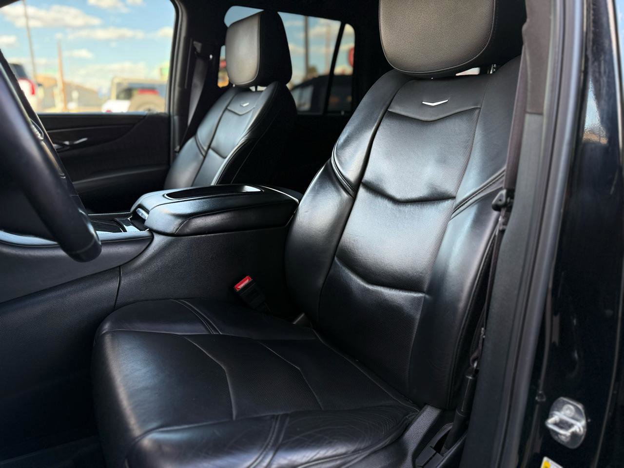 Used 2017 Cadillac Escalade Platinum RWD image 12