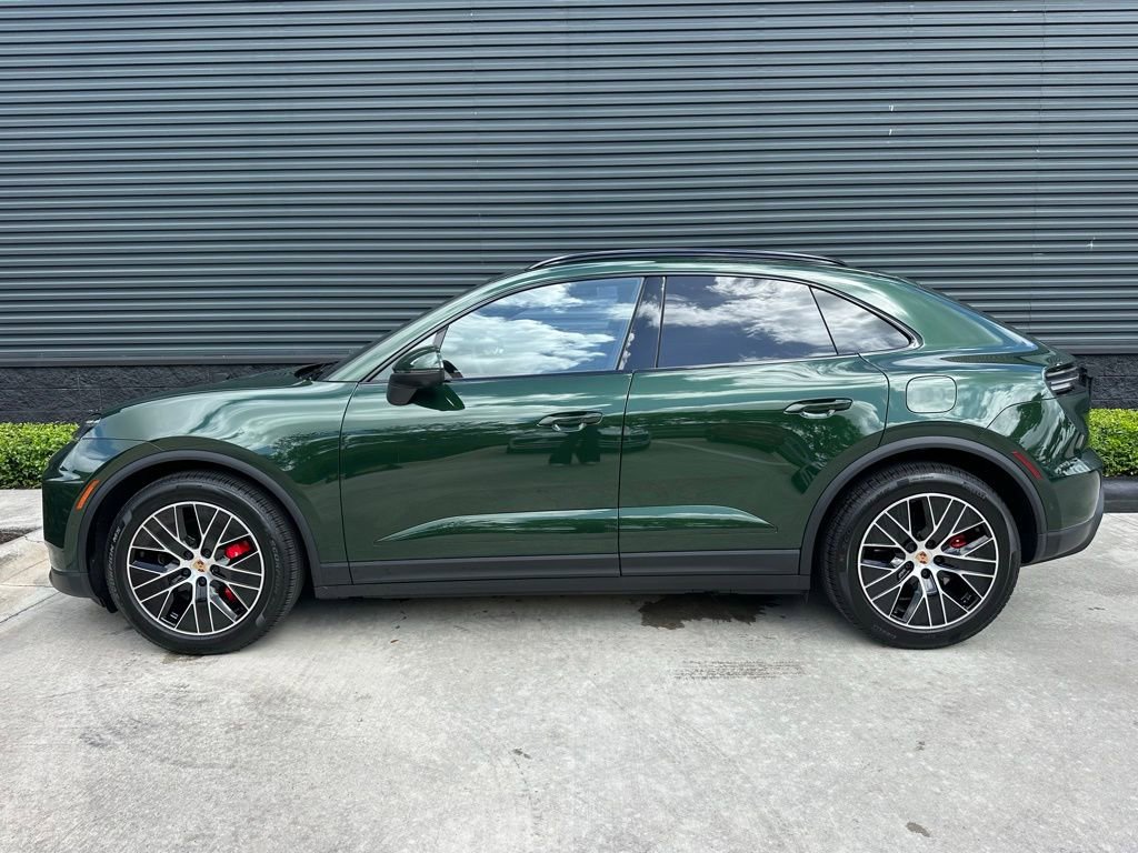 Certified 2025 Porsche Macan 4S Electric AWD/4WD image 2