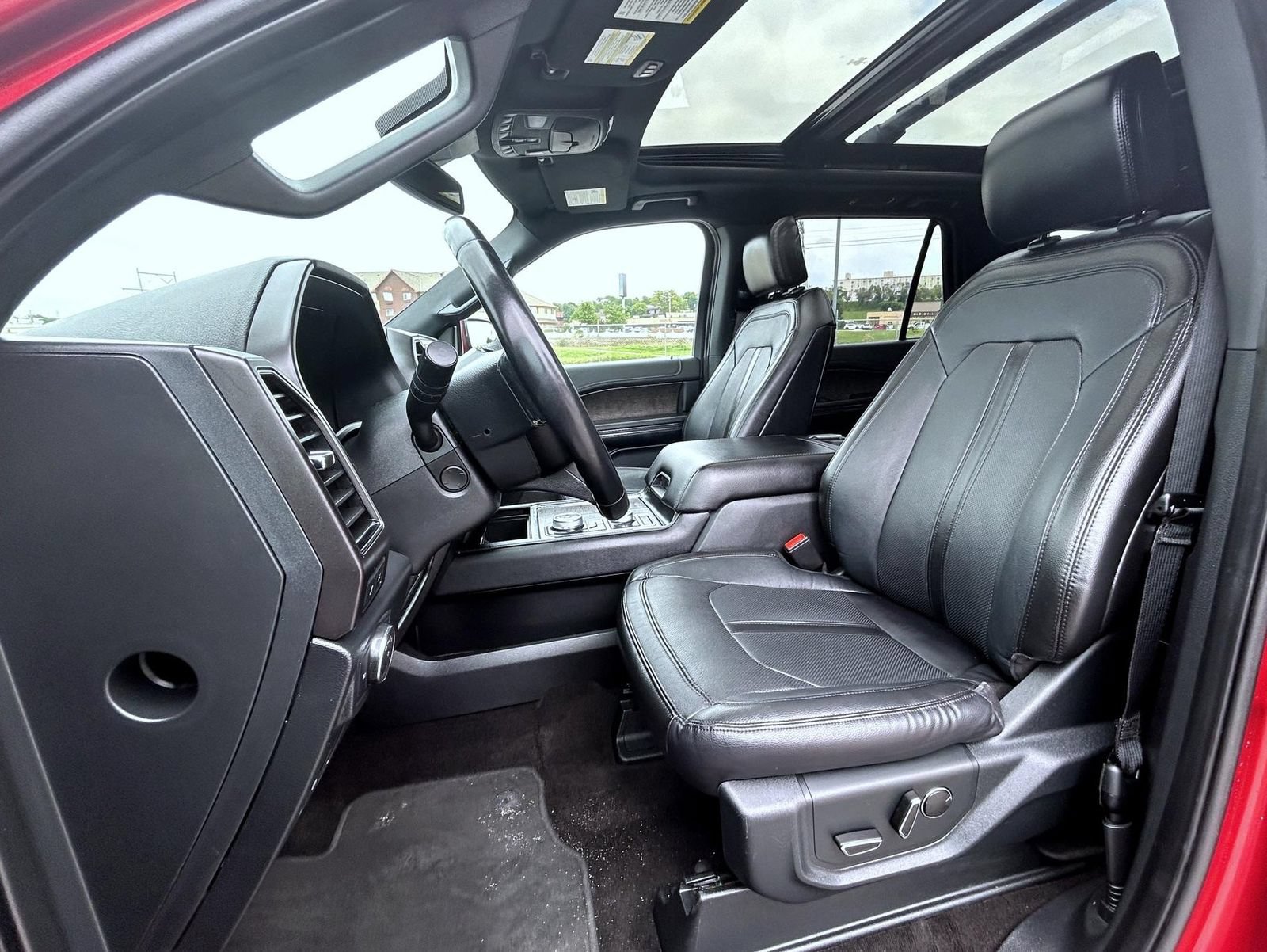 Used 2019 Ford Expedition Limited w/ Equipment Group 301A AWD/4WD image 10