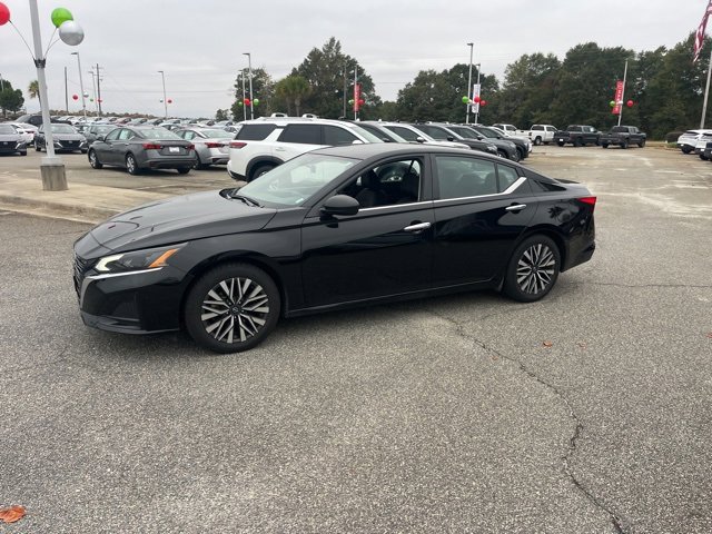 Used 2024 Nissan Altima 2.5 SV image 3