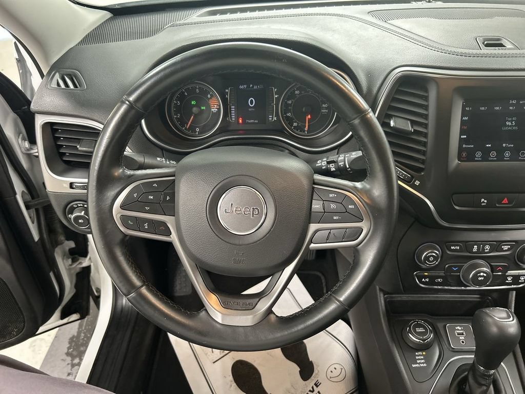 Used 2019 Jeep Cherokee Latitude Plus AWD/4WD image 4