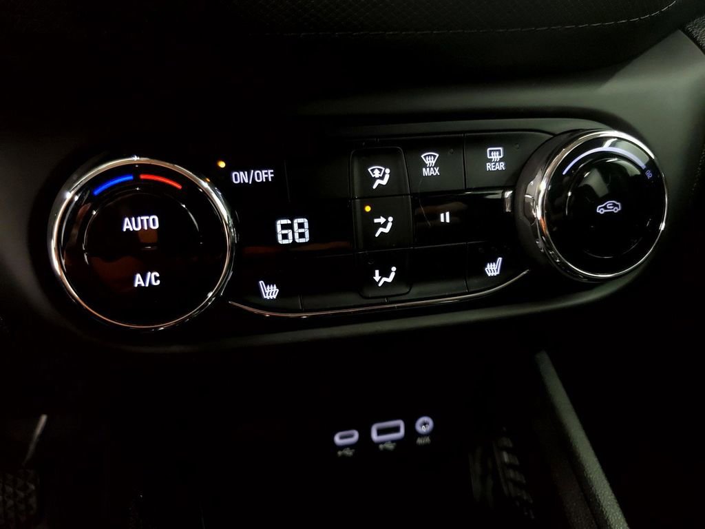 Certified 2021 Chevrolet TrailBlazer LT w/ Premium Seating Package image 16