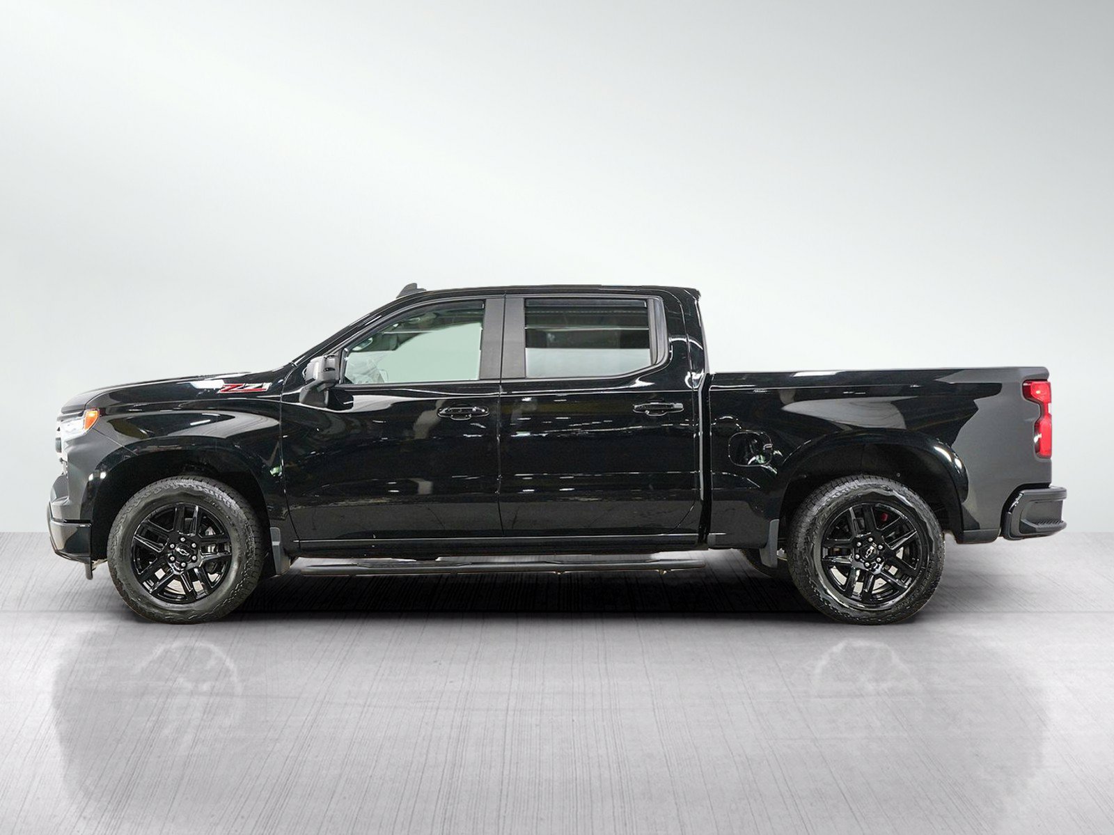 Used 2022 Chevrolet Silverado 1500 RST w/ RST All Star Premium Package AWD/4WD image 2