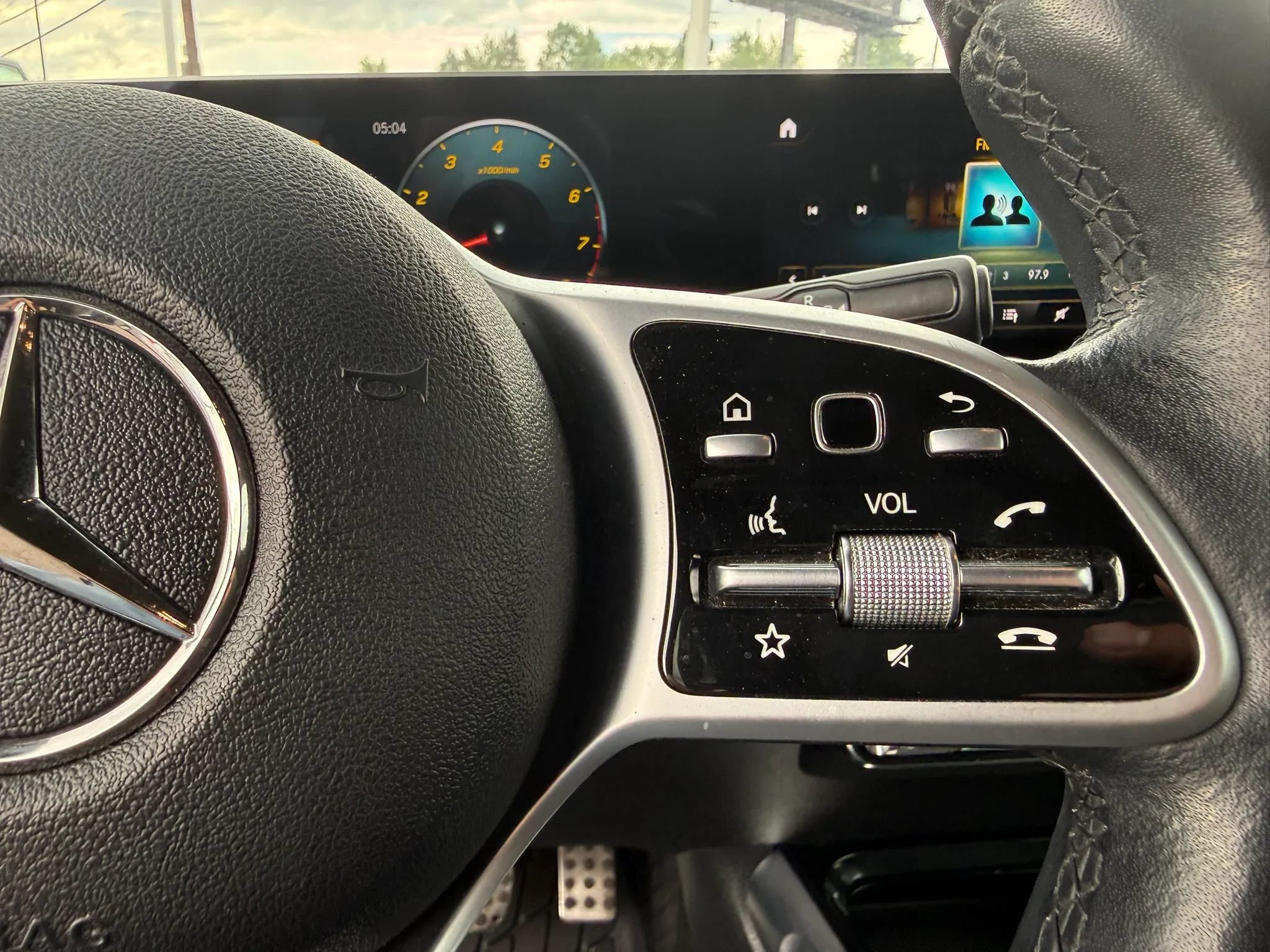 Used 2021 Mercedes-Benz GLB 250 4MATIC image 24