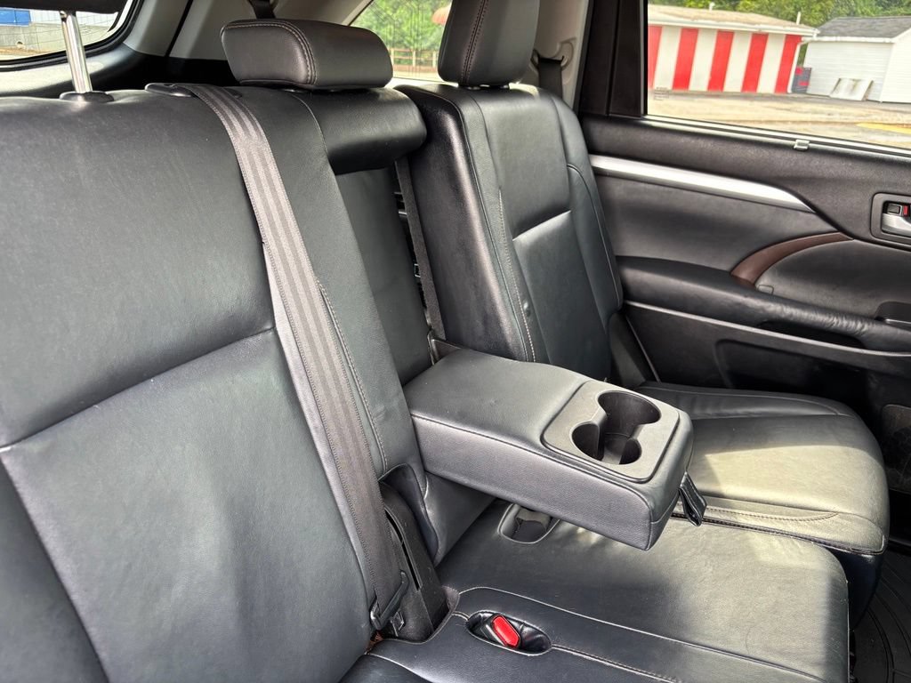 Used 2014 Toyota Highlander XLE FWD image 30