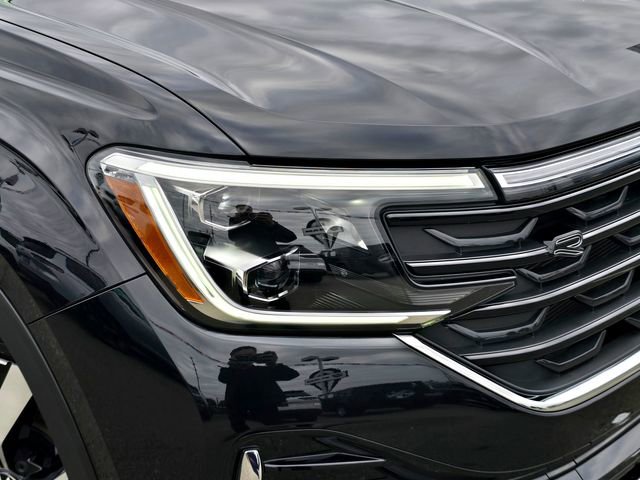 Used 2024 Volkswagen Atlas Cross Sport SEL Premium R-Line image 37