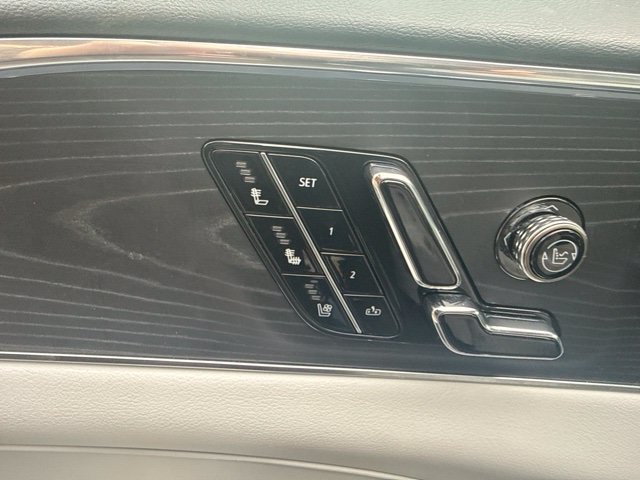 Certified 2024 Cadillac Lyriq Luxury AWD/4WD image 18